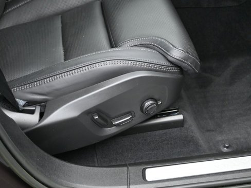Certified 2023 Volvo XC60 B5 Ultimate w/ Protection Package Premier image 38