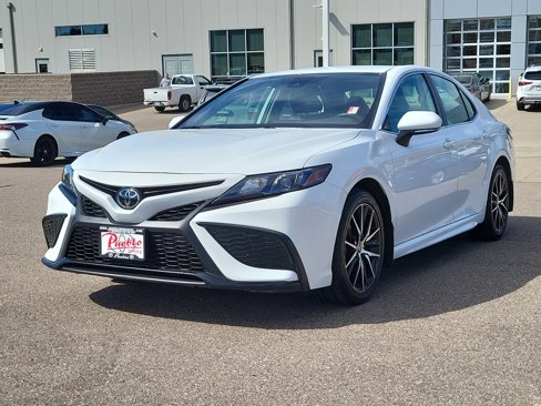 Used 2023 Toyota Camry SE image 4