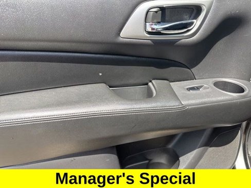 Used 2018 Nissan Pathfinder S image 28