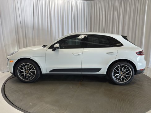 Certified 2018 Porsche Macan Sport Edition image 2