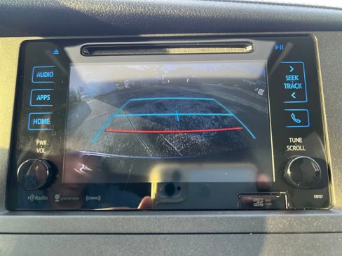 Used 2017 Toyota Sienna XLE image 22