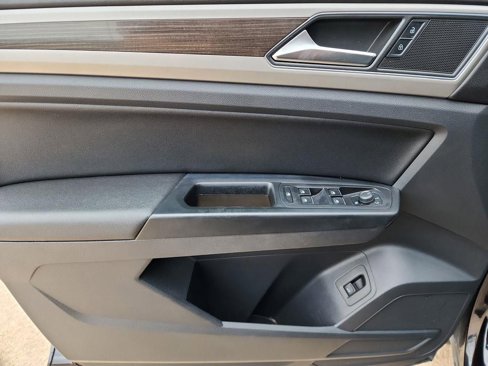 Used 2019 Volkswagen Atlas SE w/ Towing Package image 8