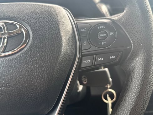 Used 2020 Toyota Camry LE image 19
