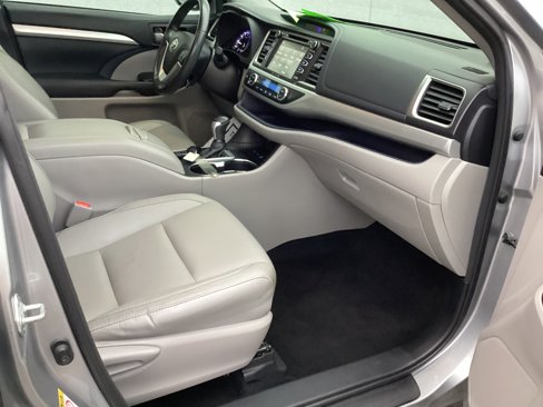 Used 2016 Toyota Highlander XLE image 17