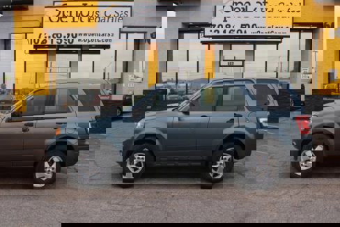 Used 2010 Ford Escape XLS image 2