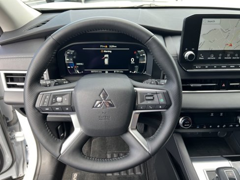Used 2024 Mitsubishi Outlander SEL image 9