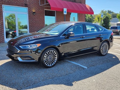 Used 2018 Ford Fusion SE w/ Fusion SE Technology Package image 2