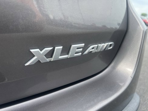 Used 2018 Toyota Highlander XLE image 11