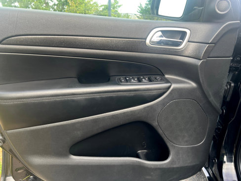 Used 2015 Jeep Grand Cherokee Altitude image 22