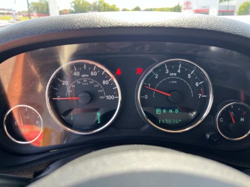 Used 2015 Jeep Wrangler Unlimited Sahara w/ Connectivity Group image 18
