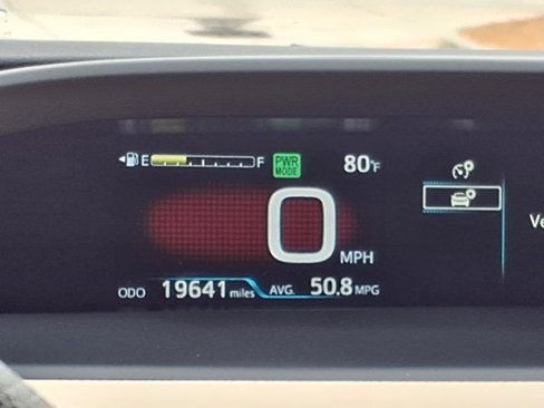 Used 2020 Toyota Prius LE image 5