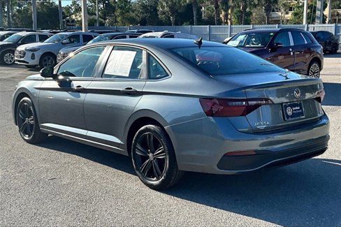 Certified 2022 Volkswagen Jetta SE w/ Panoramic Sunroof Package image 7