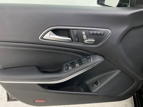 Used 2018 Mercedes-Benz CLA 250 image 11