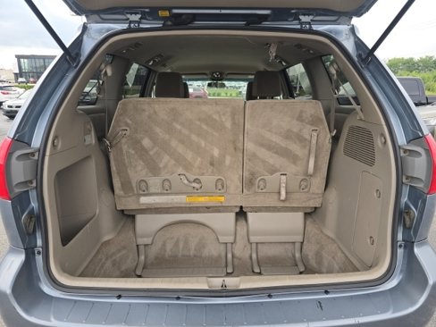 Used 2010 Toyota Sienna LE image 10