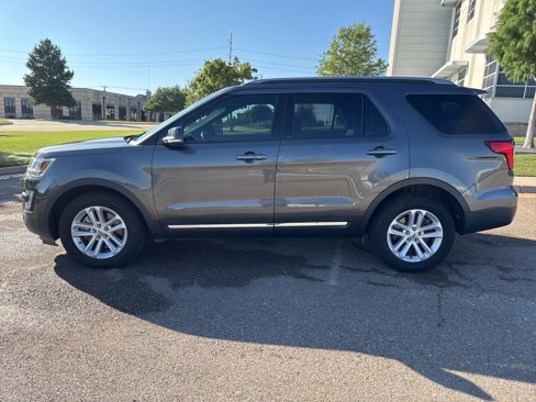 Used 2017 Ford Explorer XLT w/ Equipment Group 202A image 4