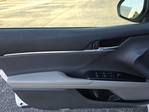 Used 2018 Toyota Camry SE image 14