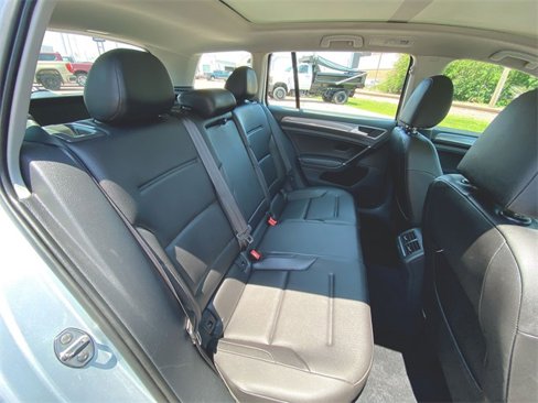 Used 2017 Volkswagen Golf Alltrack image 27