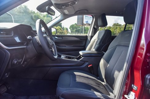 Certified 2023 Jeep Grand Cherokee Laredo image 12