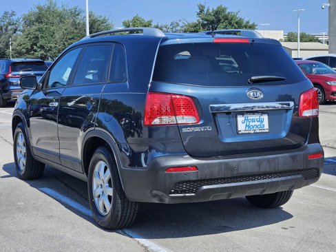 Used 2011 Kia Sorento LX w/ Convenience Pkg image 4