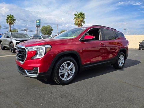 Used 2022 GMC Terrain SLE w/ Driver Convenience Package image 2