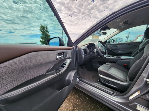 Used 2021 Nissan Rogue SV image 14