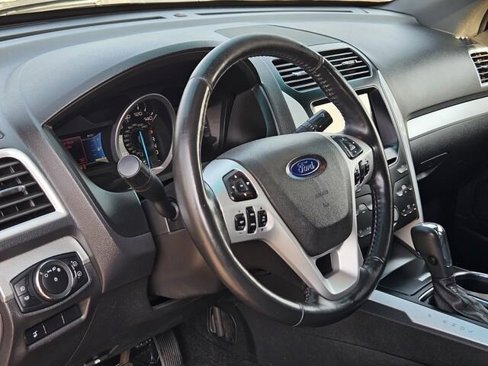 Used 2013 Ford Explorer XLT image 16