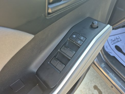 Used 2021 Toyota Highlander LE image 13
