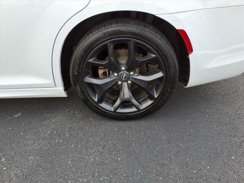 Used 2021 Chrysler 300 Touring L image 5