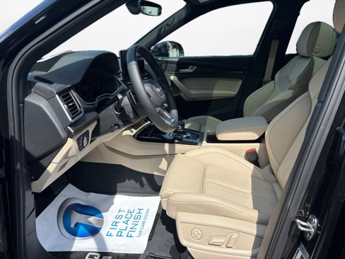 Certified 2025 Audi Q5 2.0T Premium Plus image 9