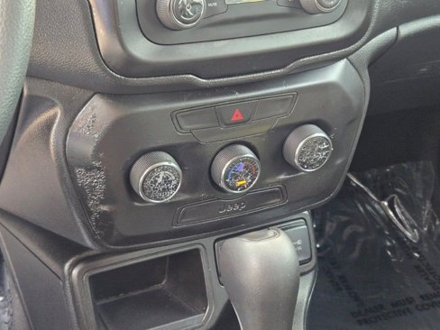 Used 2019 Jeep Renegade Sport image 22