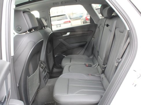 Used 2024 Audi Q5 2.0T Premium w/ Convenience Package image 18