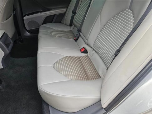 Used 2020 Toyota Camry SE image 17