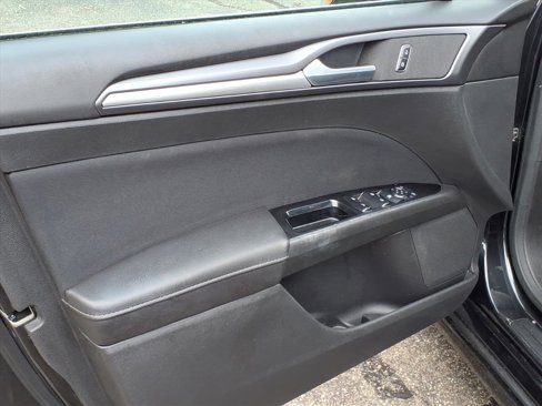 Used 2015 Ford Fusion SE image 6