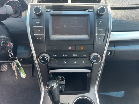 Used 2016 Toyota Camry SE image 16