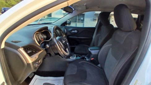 Used 2016 Jeep Cherokee Latitude image 11