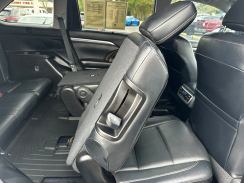 Used 2017 Toyota Highlander Limited Platinum image 56