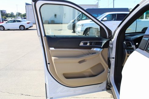 Used 2016 Ford Explorer Limited w/ Equipment Group 301A image 8