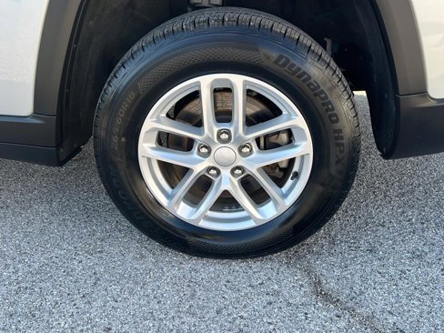 Used 2023 Jeep Grand Cherokee L Laredo image 19