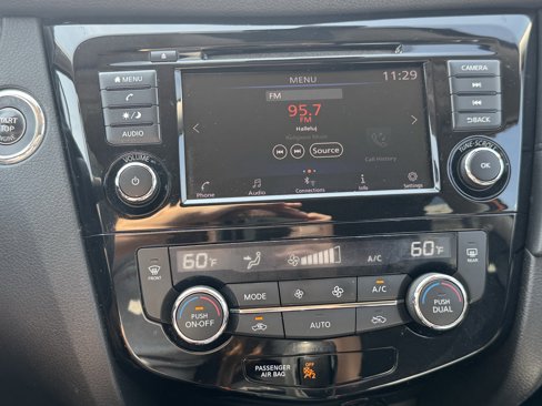 Used 2019 Nissan Rogue SV image 12