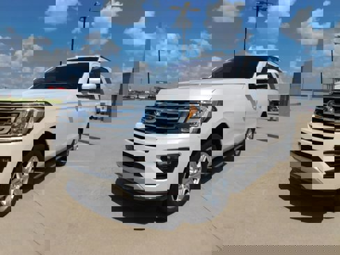 Used 2019 Ford Expedition XLT w/ Equipment Group 202A image 3
