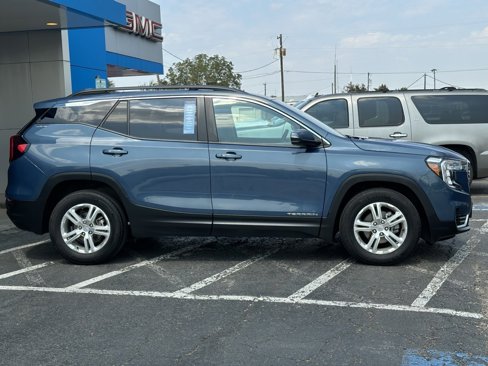 Certified 2024 GMC Terrain SLE w/ Driver Convenience Package image 4