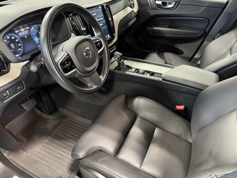 Used 2020 Volvo XC60 T6 Inscription w/ Protection Package image 11