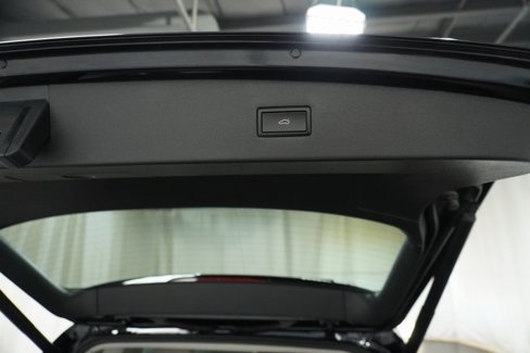 Used 2021 Volkswagen Tiguan SEL w/ 2-Row Tiguan MDO Package image 7