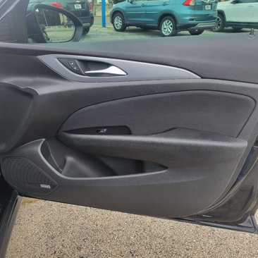 Used 2019 Buick Regal Preferred w/ Sights and Sounds Package image 16