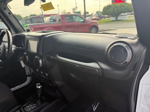 Used 2015 Jeep Wrangler Unlimited Sport w/ Connectivity Group image 27