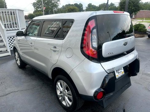 Used 2016 Kia Soul + image 5