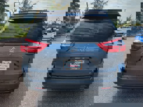 Used 2015 Toyota Sienna LE image 5