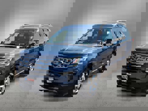 Used 2019 Ford Explorer XLT w/ Equipment Group 202A image 4