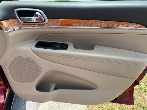 Used 2013 Jeep Grand Cherokee Overland image 34