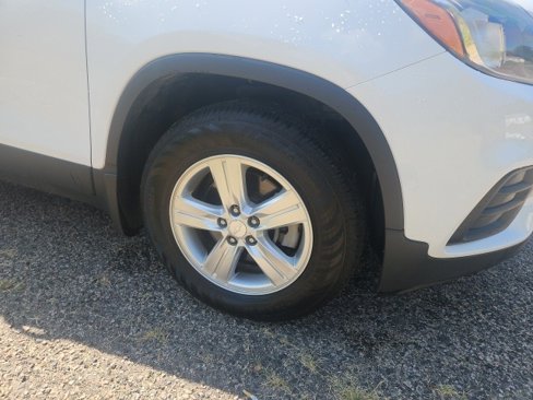 Used 2019 Chevrolet Trax LS w/ Tint and Cruise Package image 9